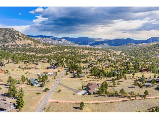 2758 Carriage Dr, Estes Park, CO 80517