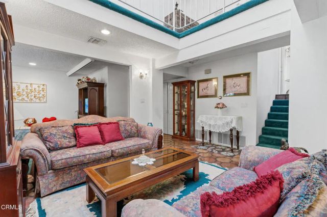 790 N Valley Drive, Westlake Village, CA 91362