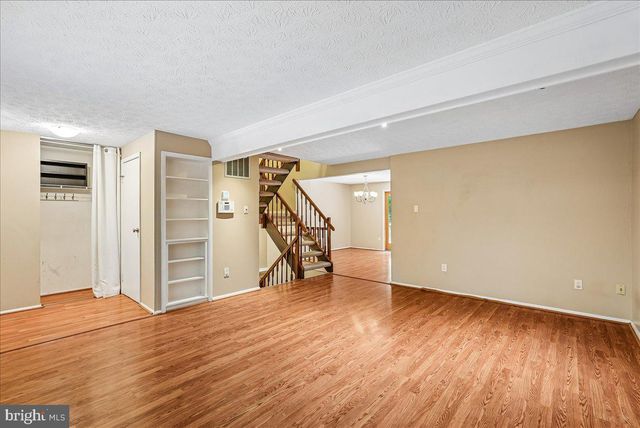 2331 MIDDLE CREEK LN, Reston, VA 20191