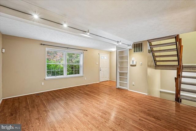2331 MIDDLE CREEK LN, Reston, VA 20191