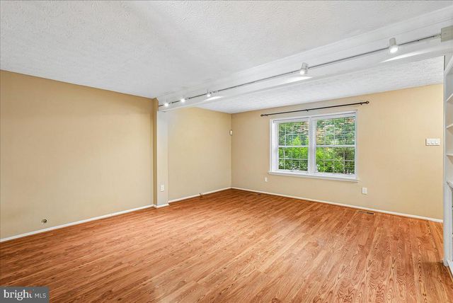 2331 MIDDLE CREEK LN, Reston, VA 20191