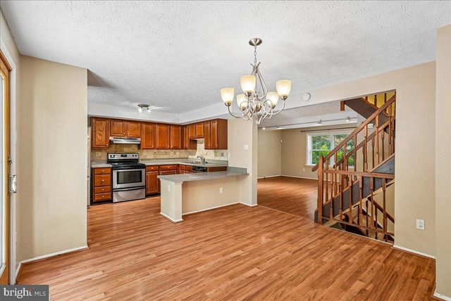 2331 MIDDLE CREEK LN, Reston, VA 20191