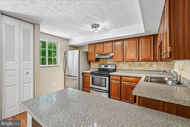 2331 MIDDLE CREEK LN, Reston, VA 20191