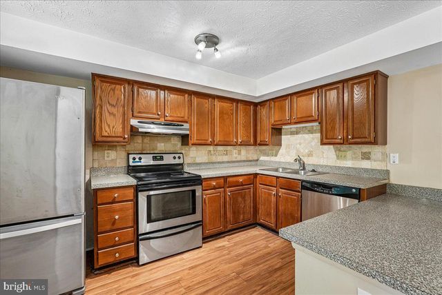 2331 MIDDLE CREEK LN, Reston, VA 20191