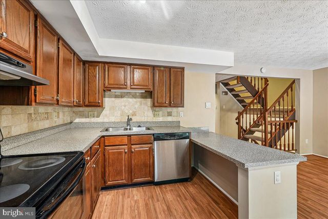 2331 MIDDLE CREEK LN, Reston, VA 20191