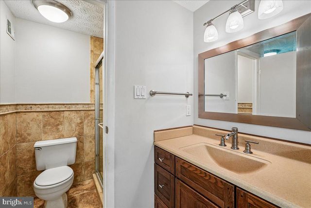 2331 MIDDLE CREEK LN, Reston, VA 20191