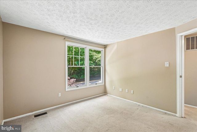 2331 MIDDLE CREEK LN, Reston, VA 20191