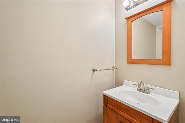 2331 MIDDLE CREEK LN, Reston, VA 20191