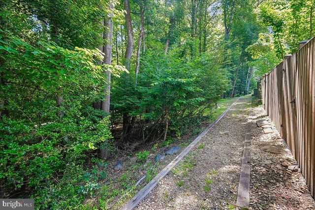 2331 MIDDLE CREEK LN, Reston, VA 20191