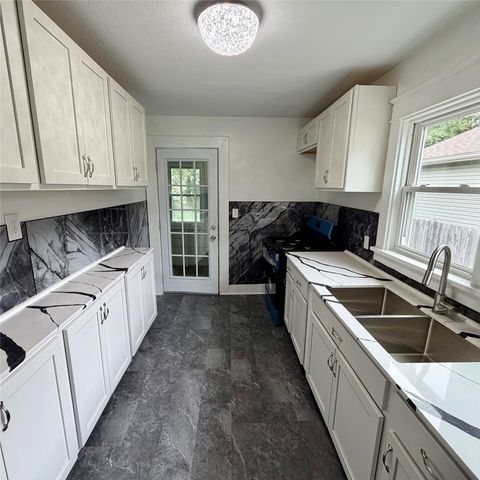2328 CAMPHAUSEN Avenue, Erie, PA 16510