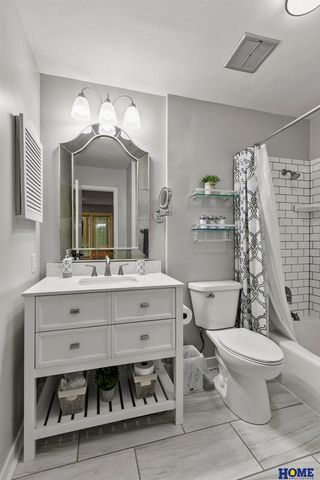 7206 Shamrock Court, Lincoln, NE 68506