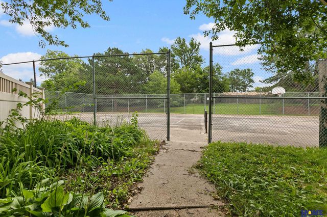 7206 Shamrock Court, Lincoln, NE 68506