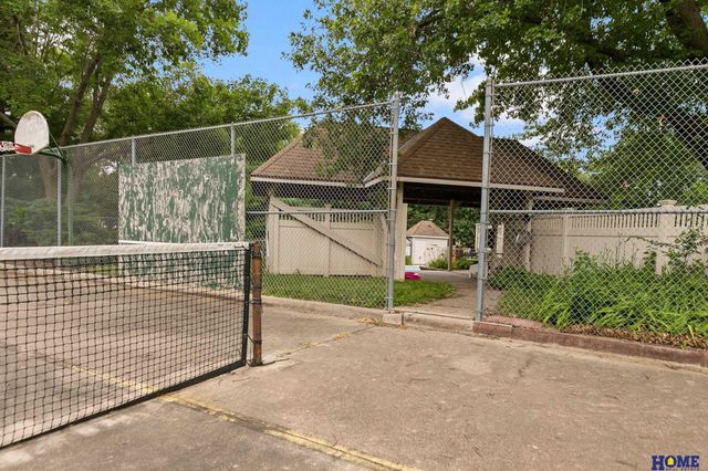 7206 Shamrock Court, Lincoln, NE 68506