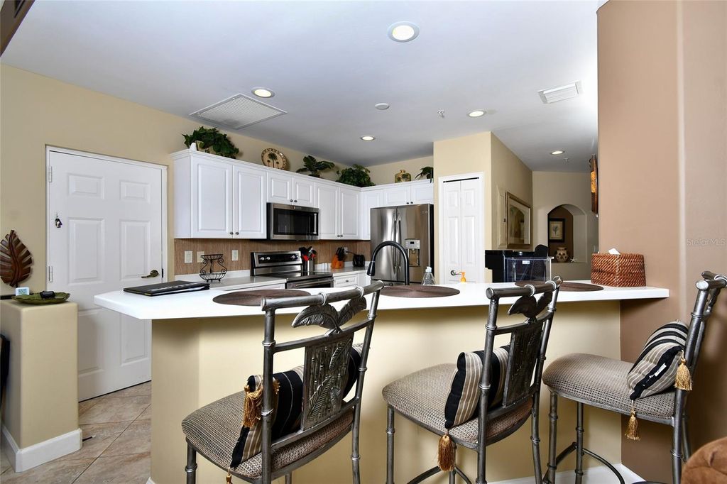 Image 11 of property listing at 3461 SUNSET KEY CIRCLE 101, Punta Gorda, FL 33955
