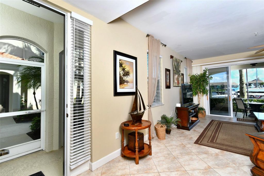 Image 7 of property listing at 3461 SUNSET KEY CIRCLE 101, Punta Gorda, FL 33955