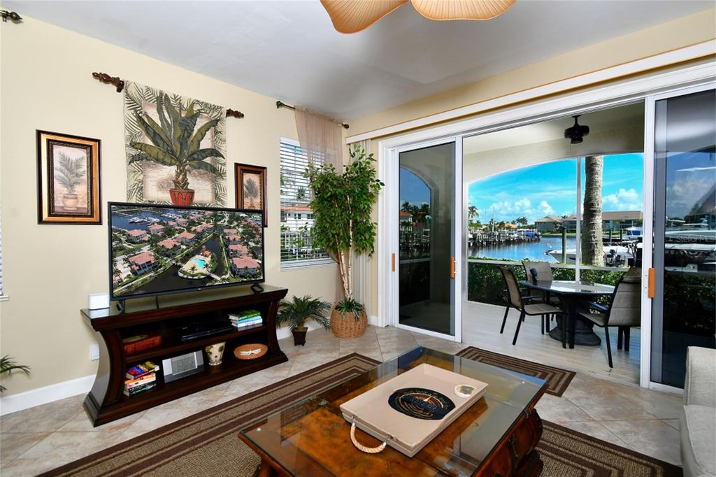 Image 8 of property listing at 3461 SUNSET KEY CIRCLE 101, Punta Gorda, FL 33955