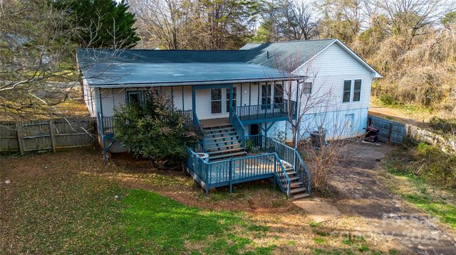 1604 4th Street NE, Hickory, NC 28601