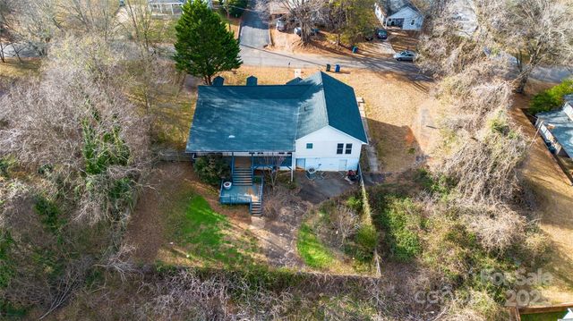 1604 4th Street NE, Hickory, NC 28601