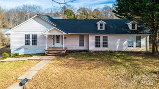 1604 4th Street NE, Hickory, NC 28601