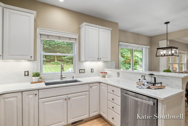 4667 Sundial Drive NE, Grand Rapids, MI 49525