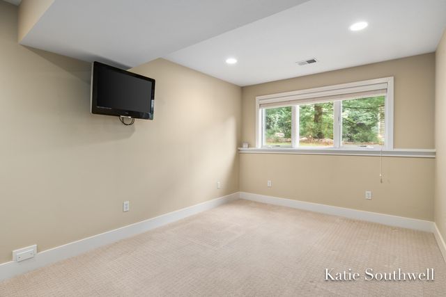 4667 Sundial Drive NE, Grand Rapids, MI 49525