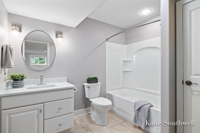 4667 Sundial Drive NE, Grand Rapids, MI 49525