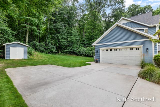 4667 Sundial Drive NE, Grand Rapids, MI 49525