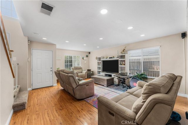 45416 Fairbanks, Lancaster, CA 93534