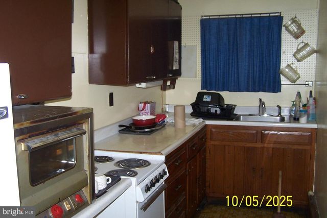 16 CENTER ST, Lansford, PA 18232