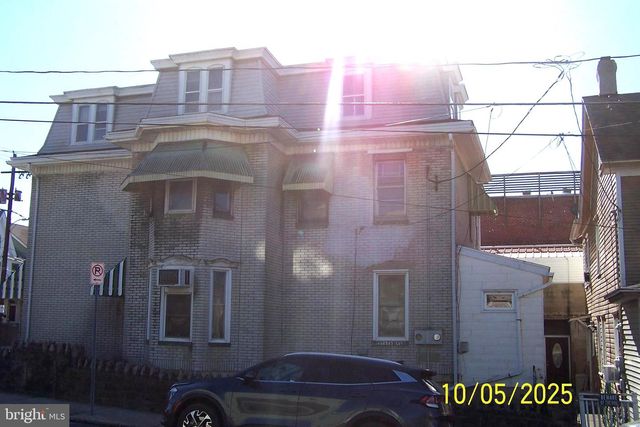 16 CENTER ST, Lansford, PA 18232