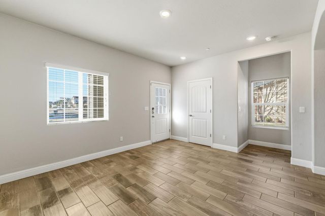 2715 Las Rosas Avenue, Clovis, CA 93619