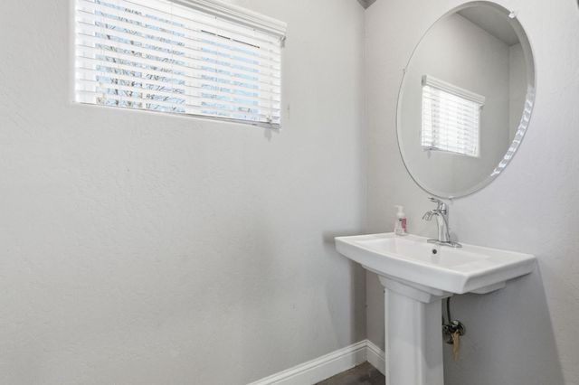 2715 Las Rosas Avenue, Clovis, CA 93619