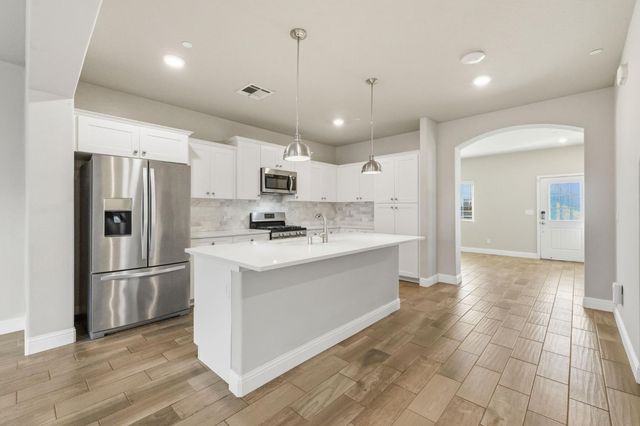 2715 Las Rosas Avenue, Clovis, CA 93619