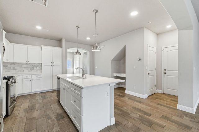 2715 Las Rosas Avenue, Clovis, CA 93619