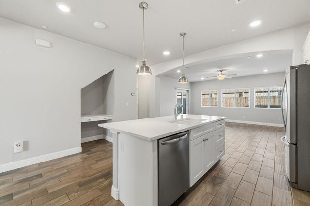 2715 Las Rosas Avenue, Clovis, CA 93619