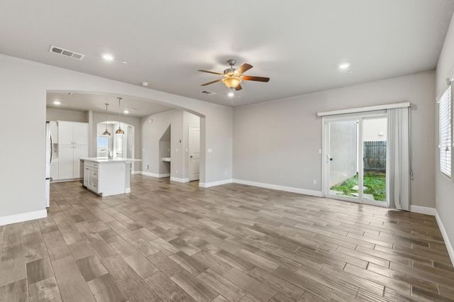 2715 Las Rosas Avenue, Clovis, CA 93619