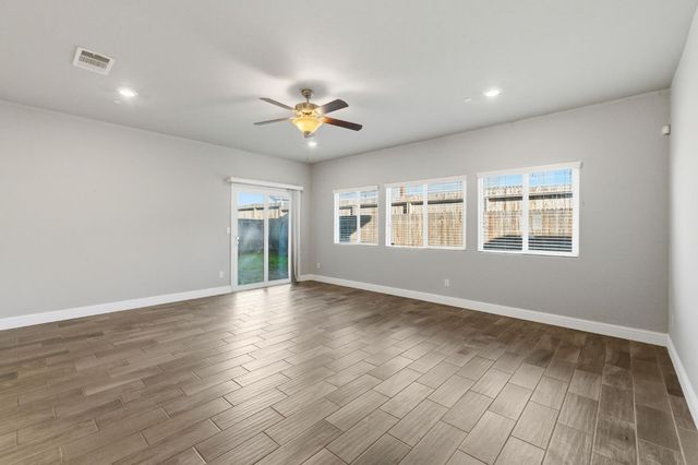 2715 Las Rosas Avenue, Clovis, CA 93619