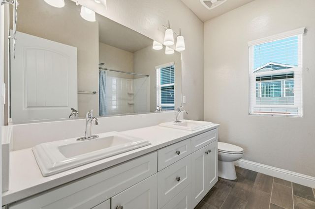 2715 Las Rosas Avenue, Clovis, CA 93619