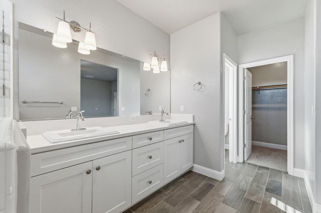 2715 Las Rosas Avenue, Clovis, CA 93619