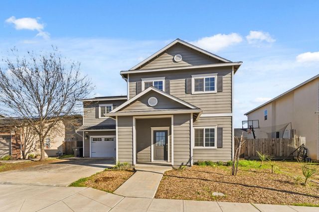 2715 Las Rosas Avenue, Clovis, CA 93619
