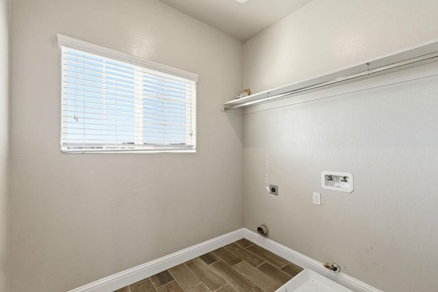 2715 Las Rosas Avenue, Clovis, CA 93619