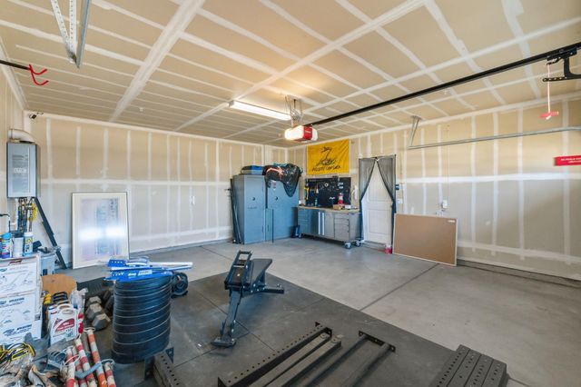 2715 Las Rosas Avenue, Clovis, CA 93619