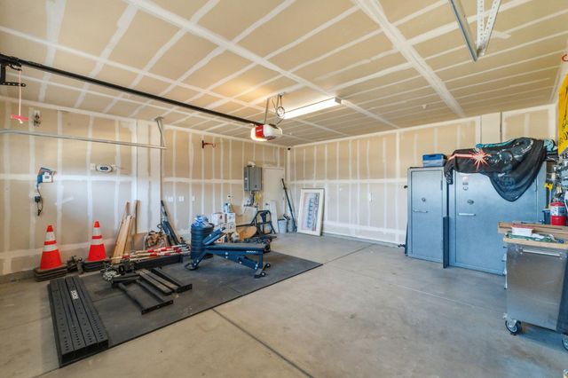 2715 Las Rosas Avenue, Clovis, CA 93619