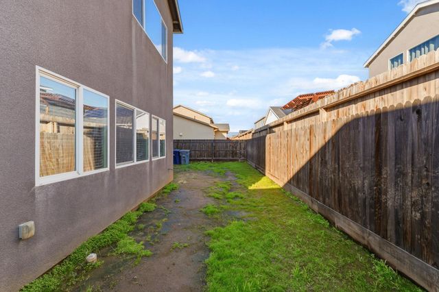 2715 Las Rosas Avenue, Clovis, CA 93619