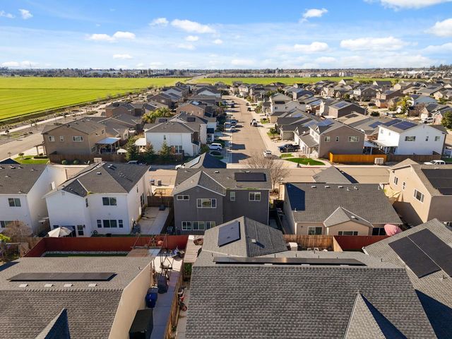 2715 Las Rosas Avenue, Clovis, CA 93619