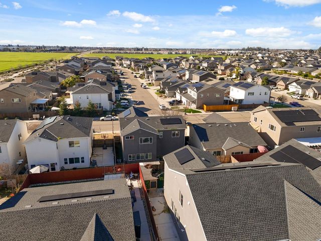 2715 Las Rosas Avenue, Clovis, CA 93619