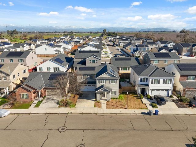 2715 Las Rosas Avenue, Clovis, CA 93619