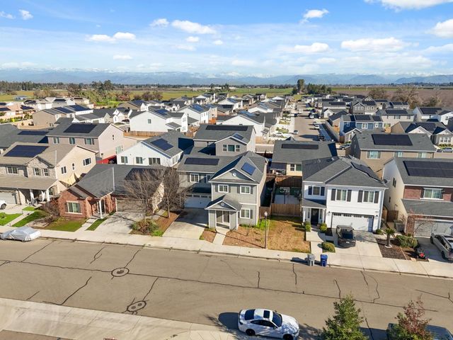 2715 Las Rosas Avenue, Clovis, CA 93619