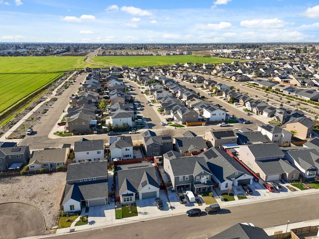 2715 Las Rosas Avenue, Clovis, CA 93619