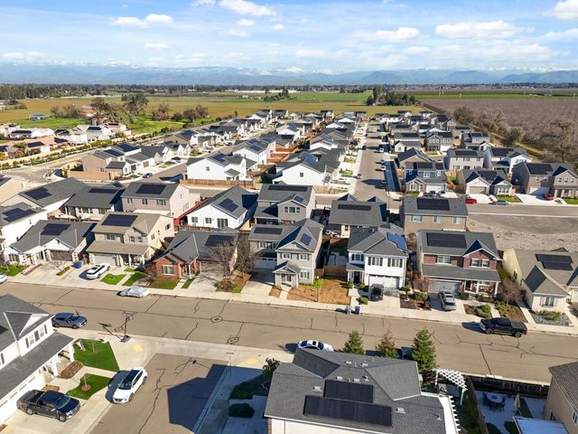 2715 Las Rosas Avenue, Clovis, CA 93619